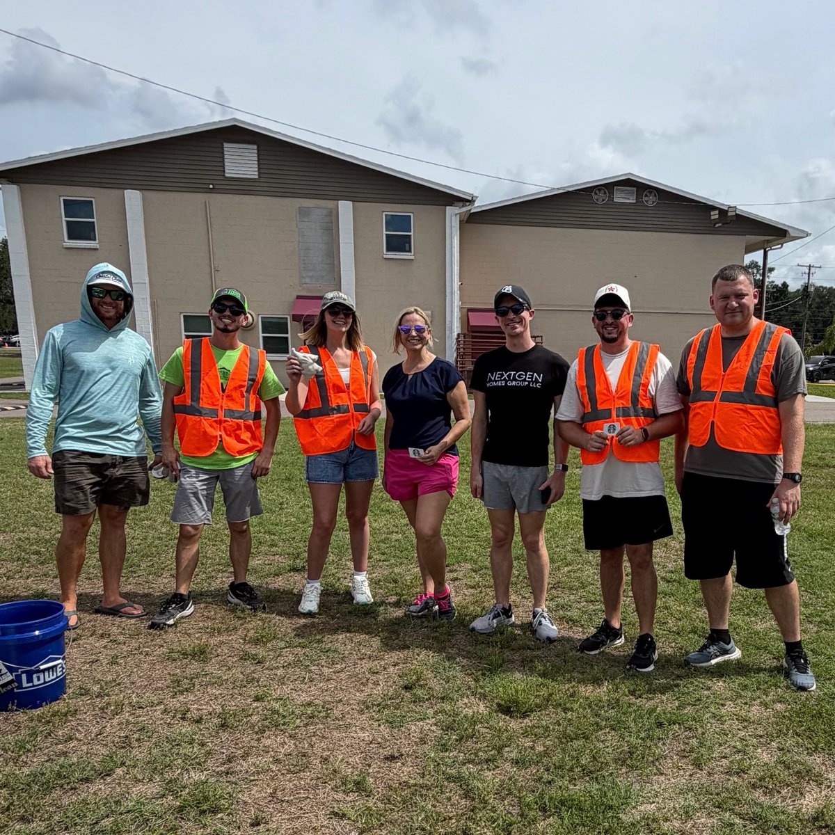NextgenTCS's tweet photo. 💙🇺🇸 Kicking off Memorial Day weekend by giving back! Today, the @SuncoastTampa REALTORS®, STAR Affiliates &amp; STAR YPN joined @KeepTBB and local volunteers for a Road Clean-Up in #Tampa! ♻️🌴💪 Join us at the next one, all are welcome! 💚 #KTBB #VolunteerDay #GiveBack https://t.co/esCuMUeLwz