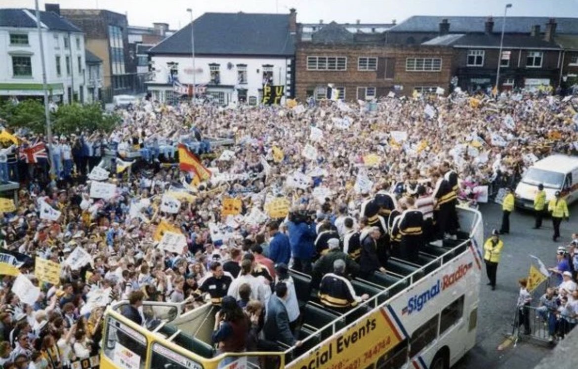 pvfcprogs's tweet photo. #OnThisDay 23/5/93

The Homecoming Parade, Autoglass Trophy Winners 1993

Vale’s victorious players paraded the streets of S-o-T with the Autoglass Trophy, lined with thousands of fans &amp; Burslem was awash with celebrating Valiants to see their heroes arrive home #portvale #pvfc https://t.co/X6CNRBfU6k