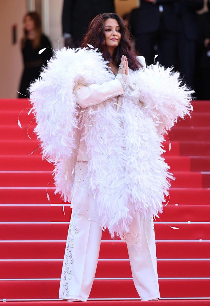 filmfare's tweet photo. MOTHER is mothering!

#AishwaryaRaiBachchan stuns with another look at the Cannes 2026 red carpet. The actress is seen wearing a white Cheney Chan ensemble this time. 🤍

📷: Getty Images

#Trending https://t.co/o39CXTXB16