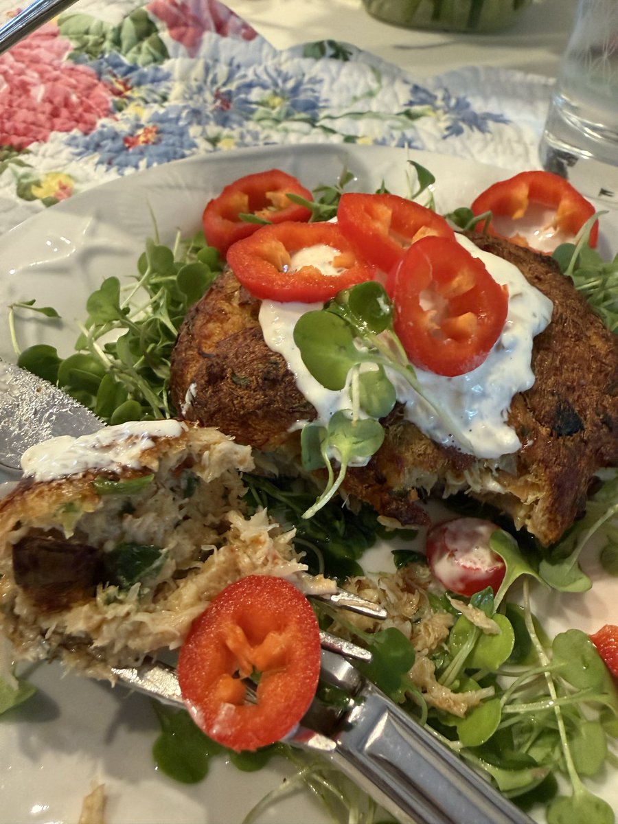 brbdentist1's tweet photo. Fresh Crab Cakes for lunch? Yes please! #cooking #shorelife https://t.co/wnfaGuzKbx