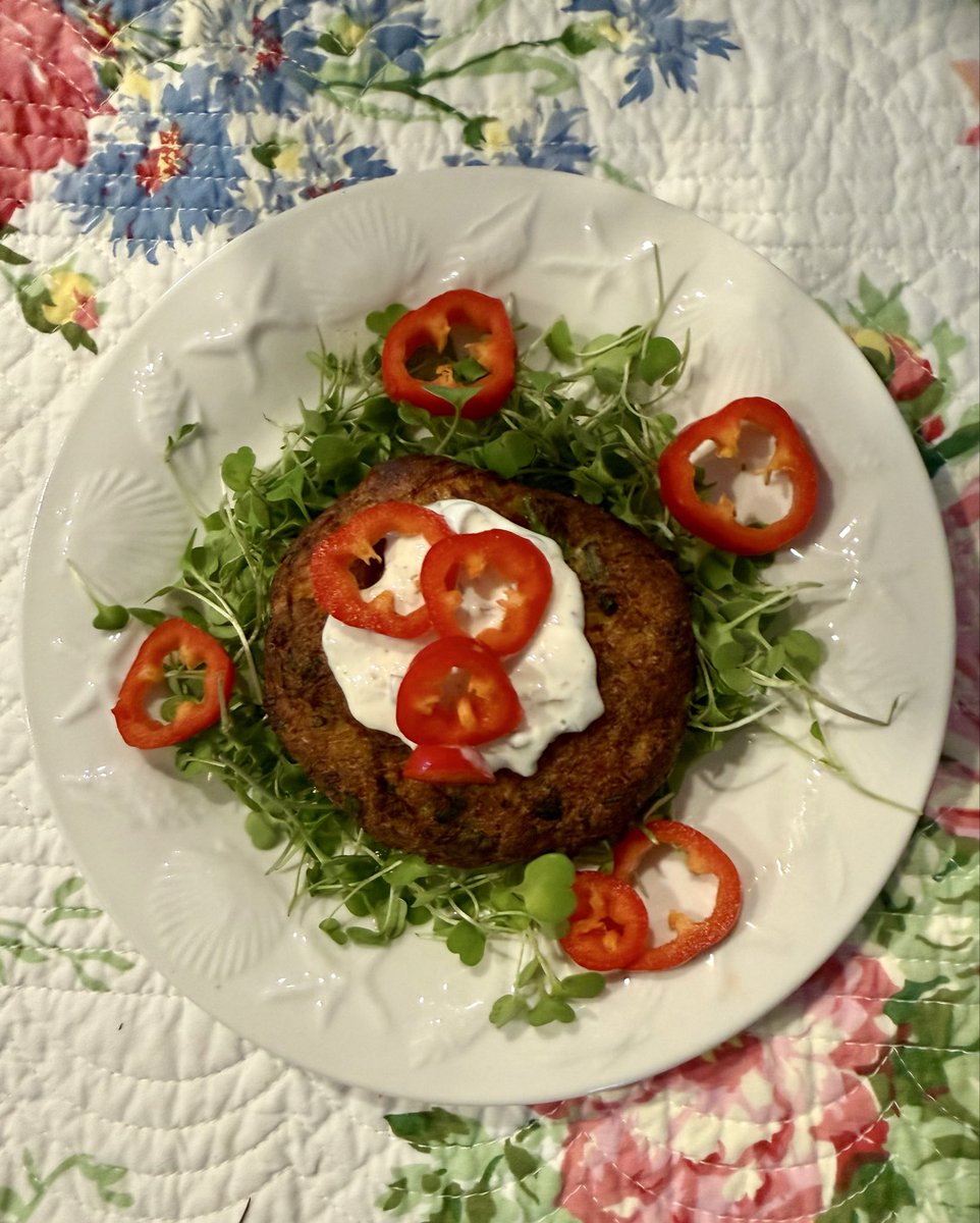 brbdentist1's tweet photo. Fresh Crab Cakes for lunch? Yes please! #cooking #shorelife https://t.co/wnfaGuzKbx