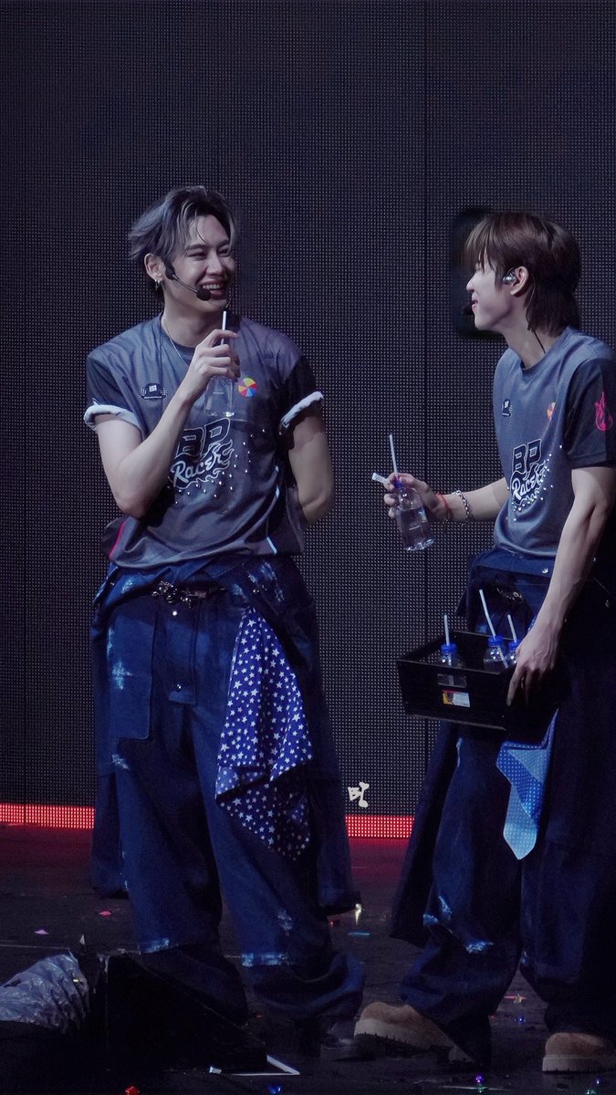 bestpart0703's tweet photo. 23.5.2026 𝘓𝘖𝘝𝘌 𝘖𝘜𝘛 𝘓𝘖𝘜𝘋 𝘍𝘈𝘕 𝘍𝘌𝘚𝘛 𝟤𝟢𝟤𝟨 𝙃𝙀𝘼𝙍𝙏 𝙍𝘼𝘾𝙀

DAY 2️⃣

😹😹😹
@bb0un @Prem_space 

BOUNPREM GROW UP TOGETHER
#LOLFanFest2026
#LOLFanFest2026D2
#บุ๋นเปรม #bb0un #prem_space 
#bounprem https://t.co/cLaY62BmGE