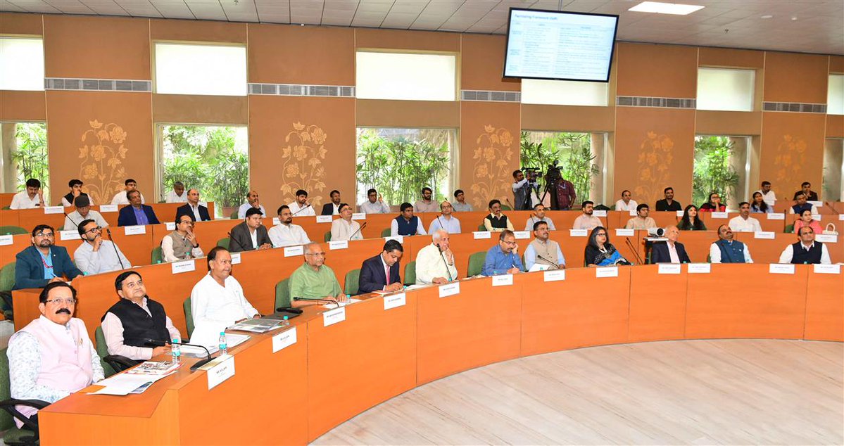 DPCPV's tweet photo. Today, the Chief Minister's Office in Jaipur hosted a high-level 'Electronics and Semiconductor Sector Dialogue.' Ultimately, Rajasthan is working to align itself with industry leaders in Electronics, System Design, and Manufacturing (ESDM). https://t.co/Zo1dp4AcvV