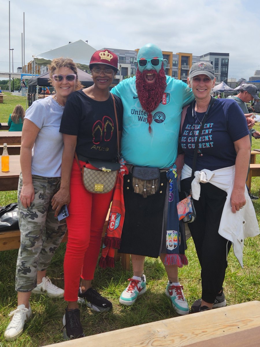 SCOTTCRSLLC's tweet photo. Great energy at the Riverfront Streetcar opening on Monday. Always fun running into @thatTealguy while checking out the crowds, energy, and momentum building along the riverfront. Kansas City keeps moving forward. @kcstreetcar #KCBABY #KansasCity #selectsites #cre @KesiMilligan https://t.co/j5JW6hOF1O