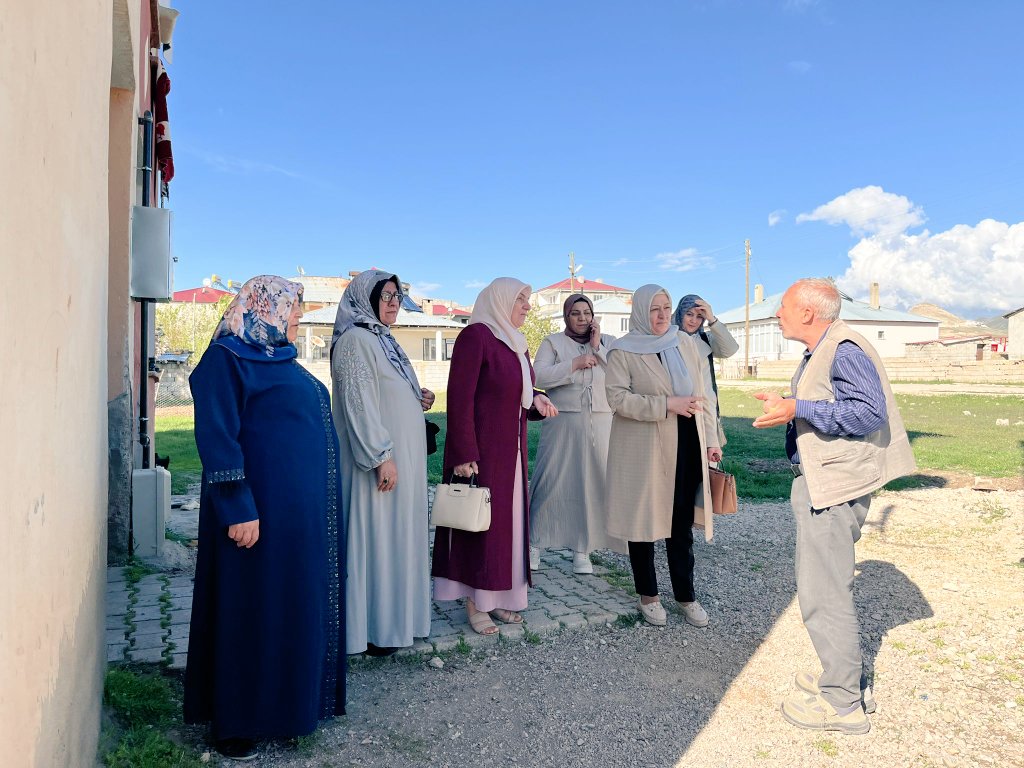 ipekyoluakkdn's tweet photo. 📍KARPUZALAN MAHALLESİ 
Yönetim Kurulu Üyelerimiz ile birlikte, Mahallemizde bulunan ihtiyaç sahibi ailemiz ziyaret edilerek mevcut ihtiyaçları tespit edilmiş, gerekli yardım ve destek çalışmaları tarafımızca sağlanmıştır.
@tugbaisikercan @AKKADINGM https://t.co/jiLvMnByMd
