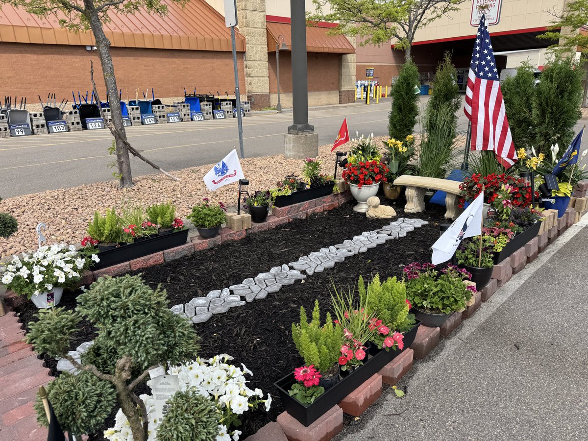 driveideasdad's tweet photo. @GuntherEagleman @WallStreetApes Lowe’s today https://t.co/nbCzc0YwK1