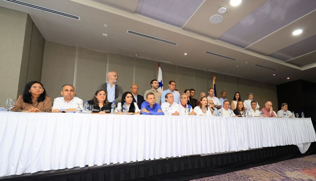 ADOrganizacion_'s tweet photo. La libertad de Venezuela empieza con trabajo en equipo. UNIDAD🇻🇪 https://t.co/8wKOK6p1ml