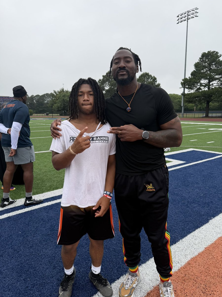 wperdue_35's tweet photo. I appreciate Coach @EliHarold_ and @BrandonC_Carr for allowing me to compete at the 757 Big Man Camp. Learned new things playing the Edge Position, can’t wait to come back. @CoachFerg757 @CoachSexton16 https://t.co/fWmMui0kwB