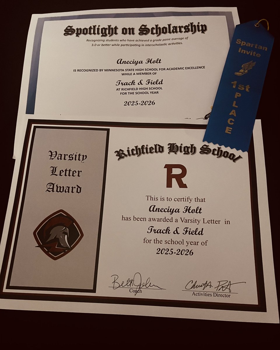 aneciya15's tweet photo. Injuries got in the way of track my freshman year. Did not play my sophomore season. Junior year so far.  1st place in the 4x1 relay at the Spartan Invite. Varsity Lettered, plus academic award and 3 new personal best in the 100m 🏀🏃🏾‍♀️ Sections up next!! https://t.co/Ho3Pz8dEaa