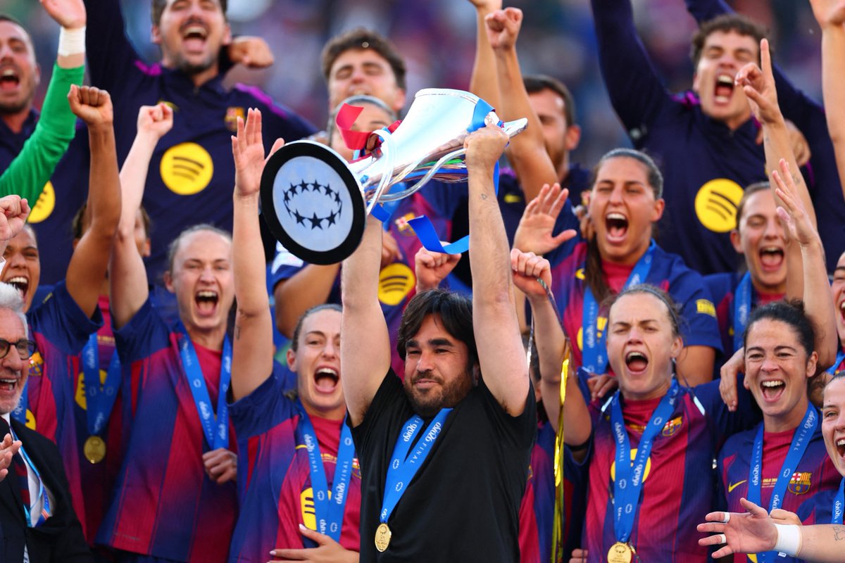 JacobsBen's tweet photo. Barcelona win the #UWCL after a 4-0 victory over Lyon. Ewa Pajor and Salma Paralluelo with braces.🏆 https://t.co/iZ57BPT70Q