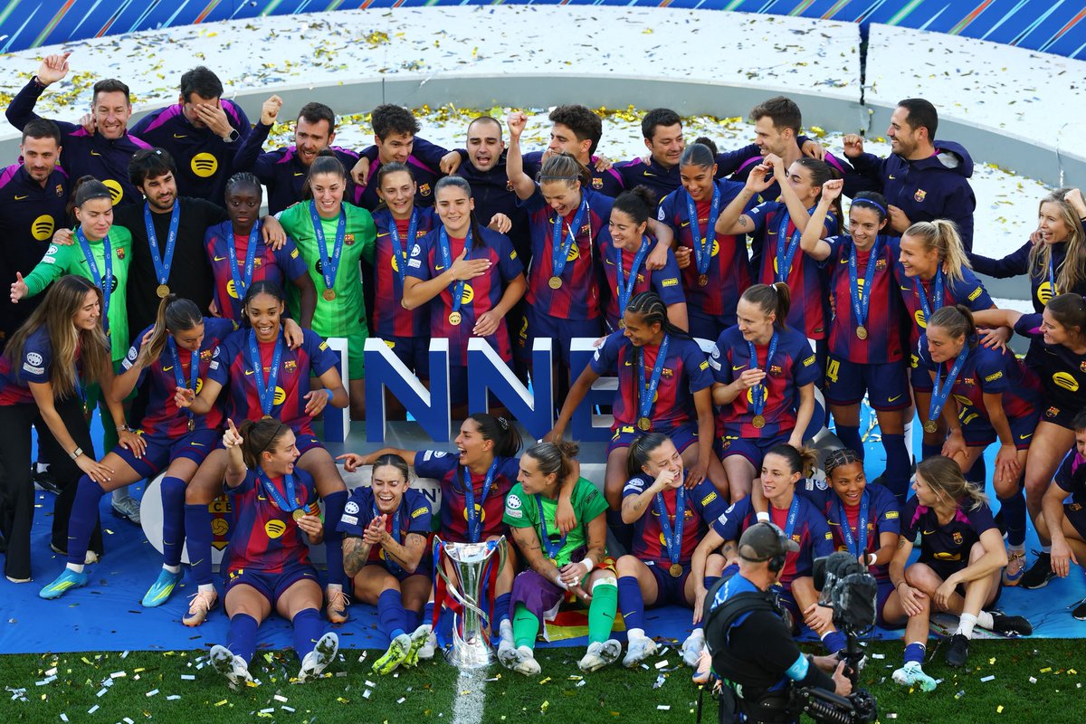JacobsBen's tweet photo. Barcelona win the #UWCL after a 4-0 victory over Lyon. Ewa Pajor and Salma Paralluelo with braces.🏆 https://t.co/iZ57BPT70Q