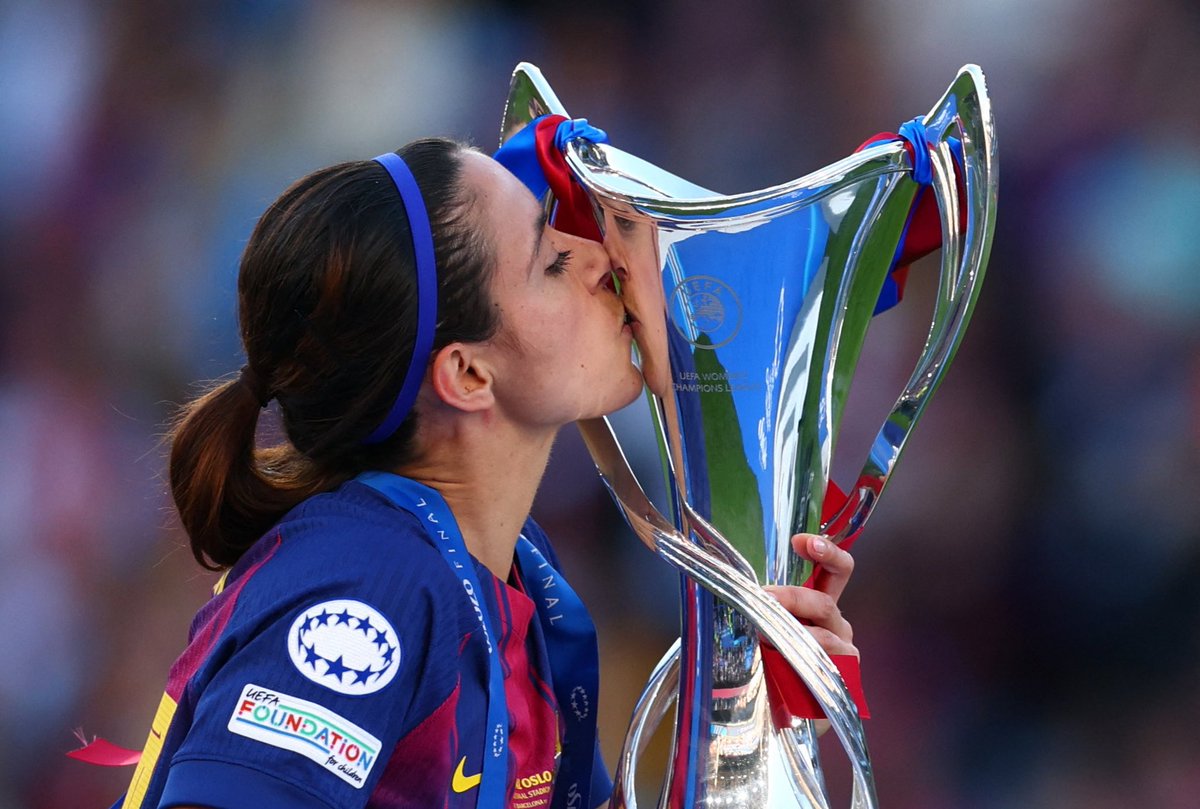 JacobsBen's tweet photo. Barcelona win the #UWCL after a 4-0 victory over Lyon. Ewa Pajor and Salma Paralluelo with braces.🏆 https://t.co/iZ57BPT70Q
