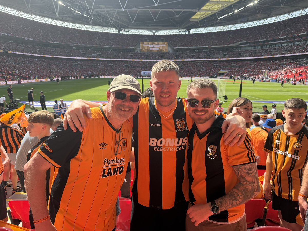 Ali_Dicko's tweet photo. Some day. Mcgoat #hcafc https://t.co/F13aECxVVF