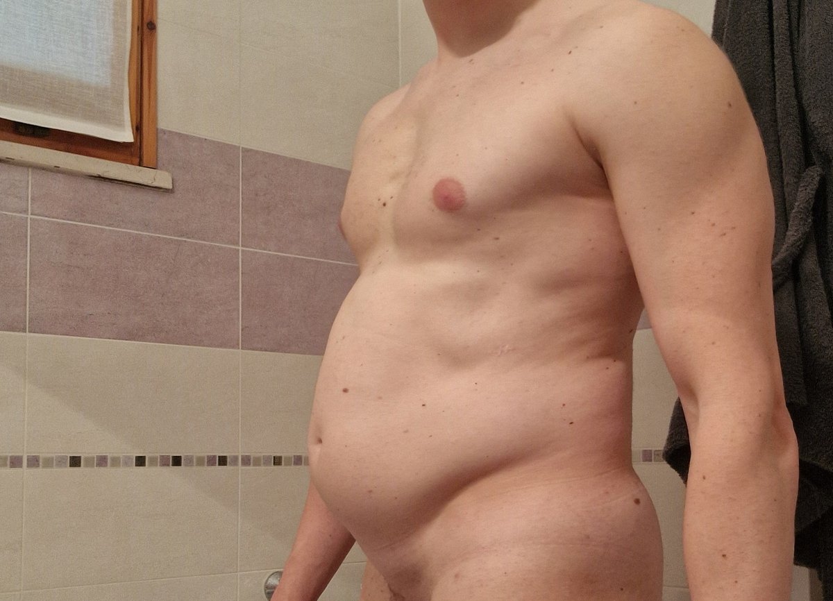 Driflation's tweet photo. Probably the biggest water inflation I've ever done 🥵 but I need your help. Let me know in the comments how you'd help me 😏

#bellyinflation #inflatedbelly #mpregbelly #waterinflation #bellypumping #mpreg #bellyexpansion #malebellyinflation #grommr #bellybutton https://t.co/nTvJg2pCSe