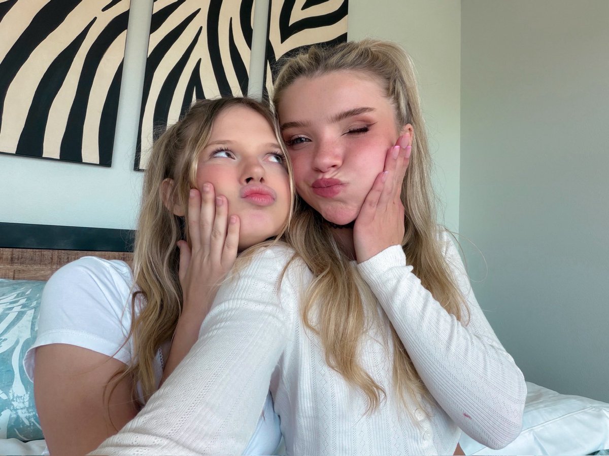 _brisummers's tweet photo. Me and @OfficialCocolov finally got wet and wild with each other 💦💦💦 DM me COCO1 on OF to watch your favorite sch001girls make a mess 🥵🥵🥵 https://t.co/rIxF7hXbe3