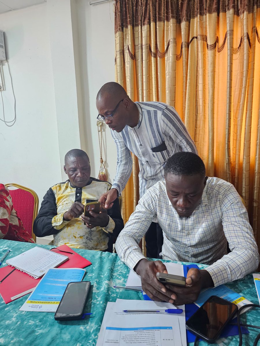 wanepguinee's tweet photo. Double Scrutin-Guinée : Fin de la formation des formateurs et collecteurs/ contrôleurs des données.

Des discussions axées sur des travaux pratiques, l’installation de l’application pour la collecte des données pour des données fiables lors de la Salle de Situation Électorale . https://t.co/76BJmidaI5
