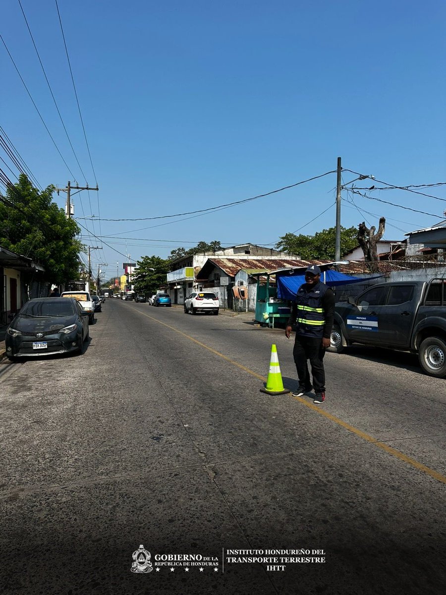 IHTT_HN's tweet photo. Inspectores del #IHTT se mantienen desplegados en distintos puntos estratégicos de la ciudad, realizando operativos de control y orientación al transporte público, con el objetivo de dirigir las unidades por rutas autorizadas durante el desarrollo del Gran Carnaval de la Amistad. https://t.co/3gZ2XQfVmY