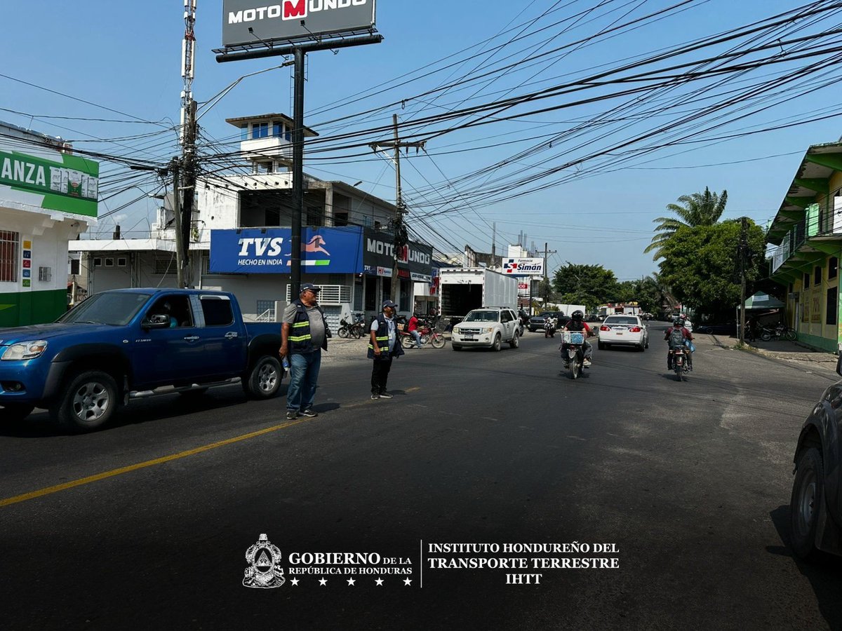 IHTT_HN's tweet photo. Inspectores del #IHTT se mantienen desplegados en distintos puntos estratégicos de la ciudad, realizando operativos de control y orientación al transporte público, con el objetivo de dirigir las unidades por rutas autorizadas durante el desarrollo del Gran Carnaval de la Amistad. https://t.co/3gZ2XQfVmY