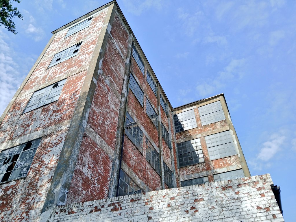 psychojography's tweet photo. A little Bank Holiday Bata factory love. 
East Tilbury, Essex. #estuary https://t.co/otZgzzHJPy