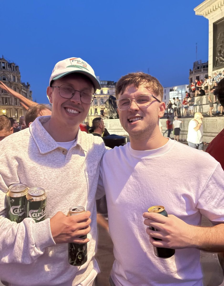SamHodgkinson20's tweet photo. @LewisBowden_ https://t.co/FKx8GLj0D2