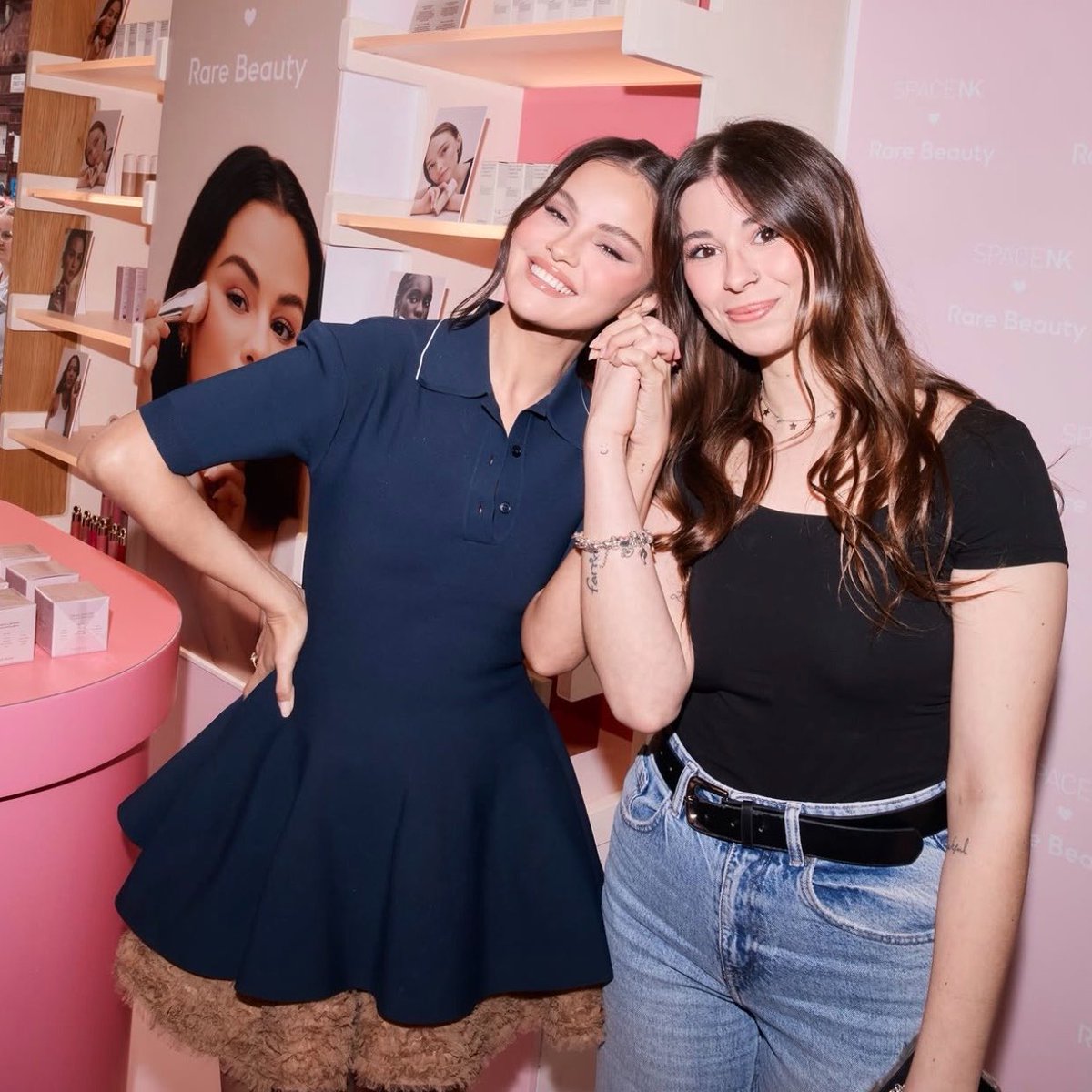 becca💘 tweet media