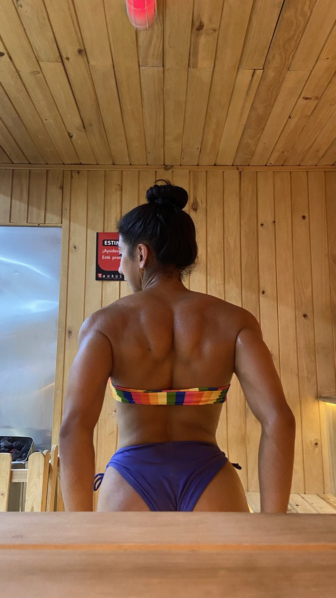 nikyramirez96's tweet photo. Partes que amo de mi cuerpo , MiEspalda 😍 https://t.co/021NuIKBLq