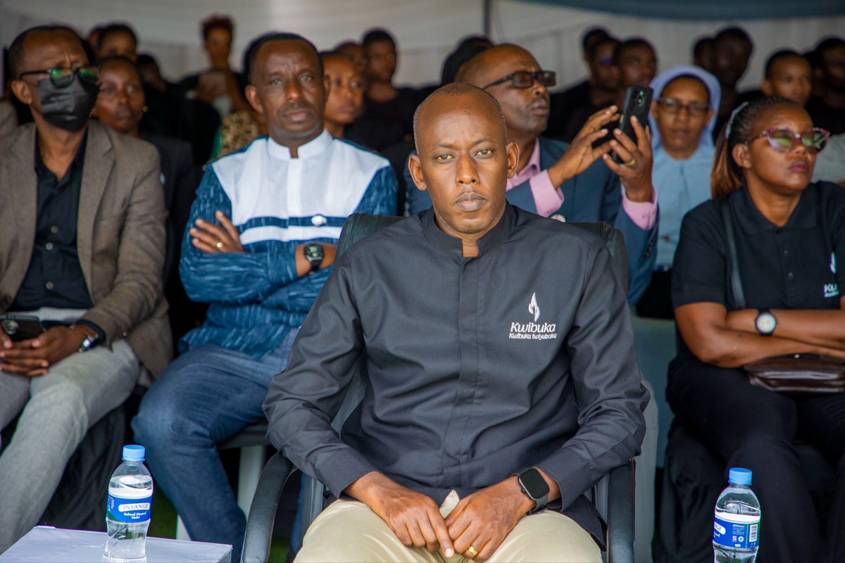 HuyeDistrict's tweet photo. @UR_Huye @RwandaSouth @RwandaLocalGov @AKayitesiAlice @Ibuka_Rwanda @Avega_Agahozo_ @Unity_MemoryRw @DrDamascene @CNkulikiyinka @DrKagwesage Igikorwa cyo kwibuka Imiryango yo mu Karere ka Huye cyitabiriwe n’abayobozi mu nzego zitandukanye ndetse n’ibyiciro by’abaturage banyiranye barimo n’urubyiruko.

#Kwibuka32 https://t.co/eW5yeICeoY