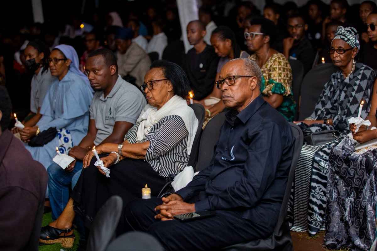 HuyeDistrict's tweet photo. @UR_Huye @RwandaSouth @RwandaLocalGov @AKayitesiAlice @Ibuka_Rwanda @Avega_Agahozo_ @Unity_MemoryRw @DrDamascene @CNkulikiyinka @DrKagwesage Igikorwa cyo kwibuka Imiryango yo mu Karere ka Huye cyitabiriwe n’abayobozi mu nzego zitandukanye ndetse n’ibyiciro by’abaturage banyiranye barimo n’urubyiruko.

#Kwibuka32 https://t.co/eW5yeICeoY