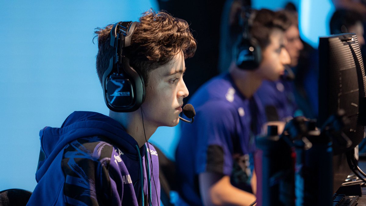 CoD Clipped tweet media