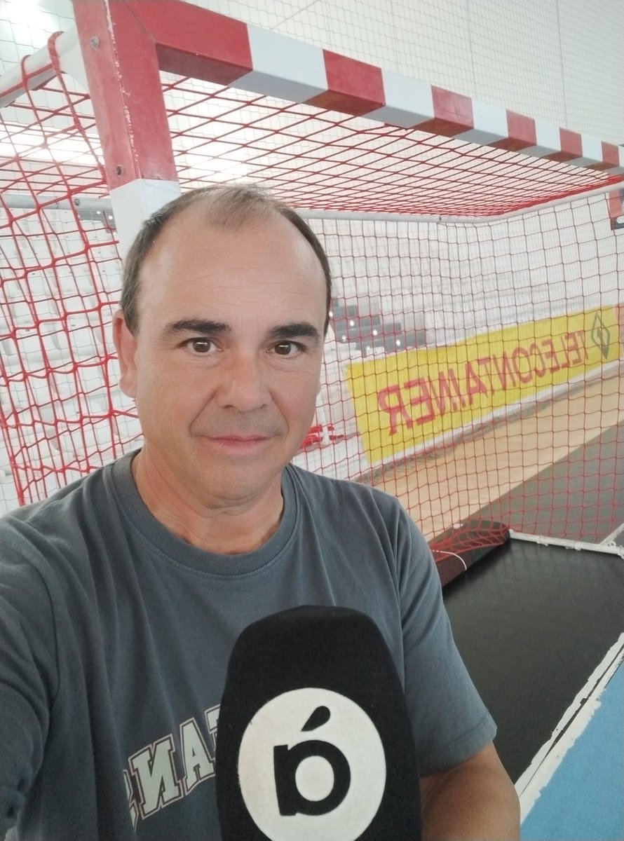 PuntaPunt_'s tweet photo. ➕ Handbol  🤾‍♂️
🏆 Playoff d’ascens a @ASOBAL 
⚔️ Burgos 🆚 @CDAgustinos 
🗣️ Amb @ToniGal72 

🎥 En directe ací 👉🏼 https://t.co/3gXBwbttBf

Els alacantins busquen fer història i acostar-se a l’elit 💪🔵⚪ https://t.co/11c7XtzHVN