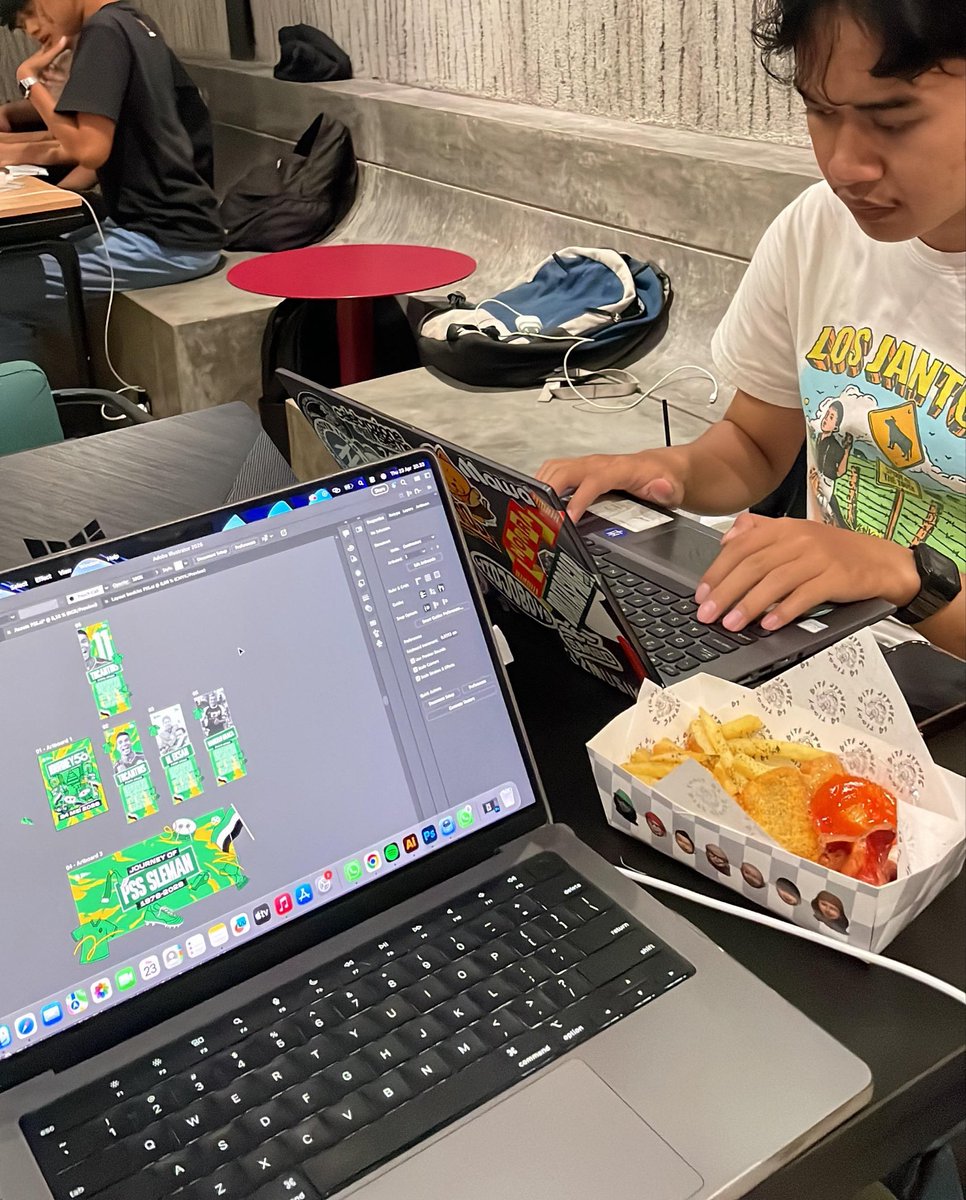 alifmadani_'s tweet photo. Warna serta key-visual yang disiapkan mas Bangun Padmo, diolah kembali menjadi desain partisi pameran dan layout tata letak booklet oleh mas Haizuma dan Erlangga Cissa. 

Trio desain grafis andalan kabupaten abad ini yang layak diacungi jempol 👍🏻

3D rendering by Buruh Gambar 📝 https://t.co/JPdPy0Ib1f