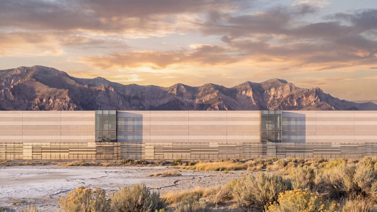 dezeen's tweet photo. First images of Gensler-designed 60-building data centre development in Utah revealed:
https://t.co/l8lQRj2vxn https://t.co/JIjzTojkwY