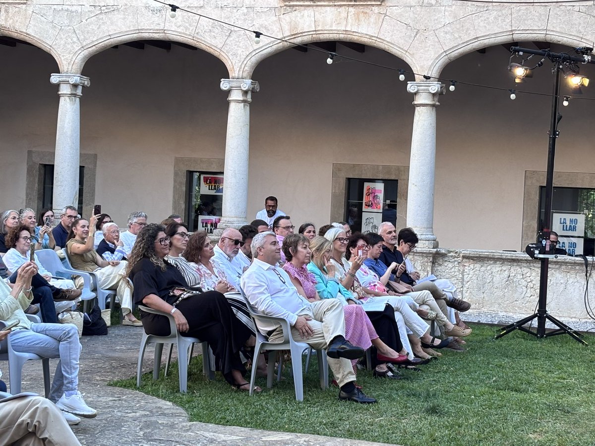 SocialistesInca's tweet photo. 🔴 Amb gran orgull assistim al lliurament dels XXVII Premis de Maig de l’@OCB_Inca que acull el claustre de Sant Domingo.

👏🏼 Els @SocialistesInca donam l’enhorabona a totes les entitats, institucions i persones guardonades per afavorir l’ús de la nostra llengua.  #IncaSomTots https://t.co/vPeBFjmxsV