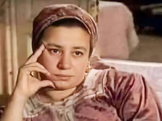 binyousseff's tweet photo. عمري ما انسا لما صحبي اتعور في وشو واحتاج خياطة فرحنا طوارئ الجامعة وكنت عايز اقف معاه وهو بيتخيط والدكتورة اللي معرفهاش بتقولي اطلع برا ف اتخانقنا سوا وبعدها بأسبوع داخل لجنة الاوسكي لقيتها قاعدالي كدا : https://t.co/HF0ug5J0Wm