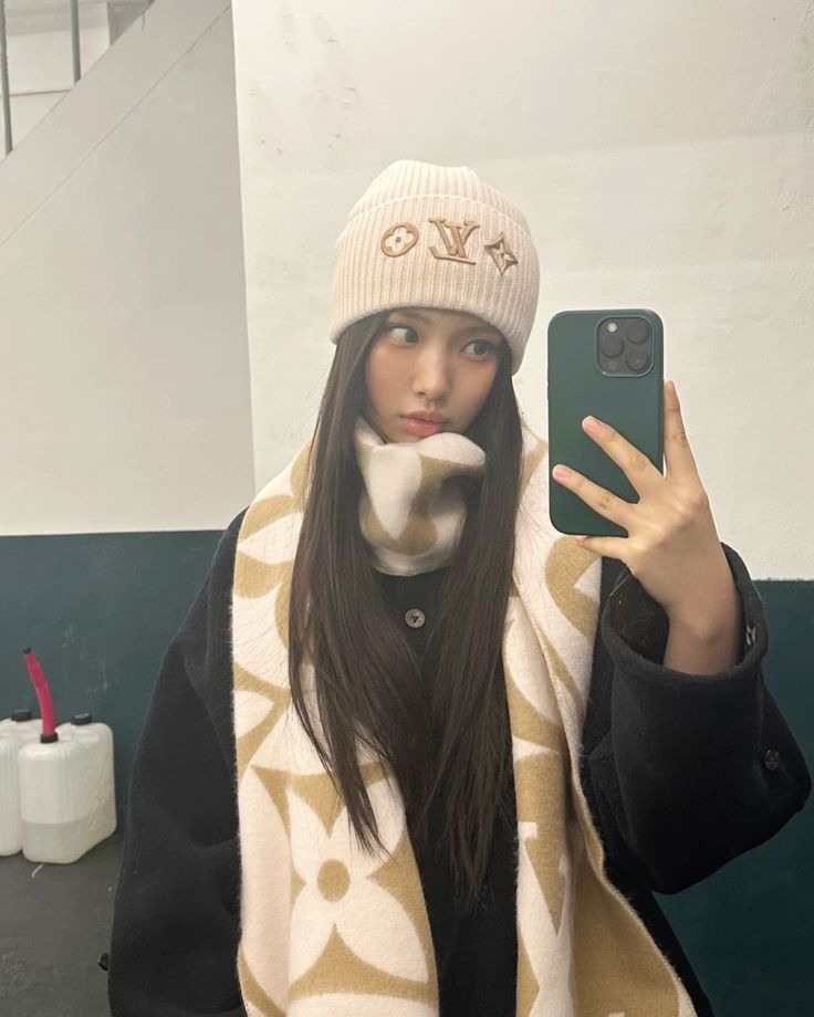 HYEIN BASE⁵ tweet media