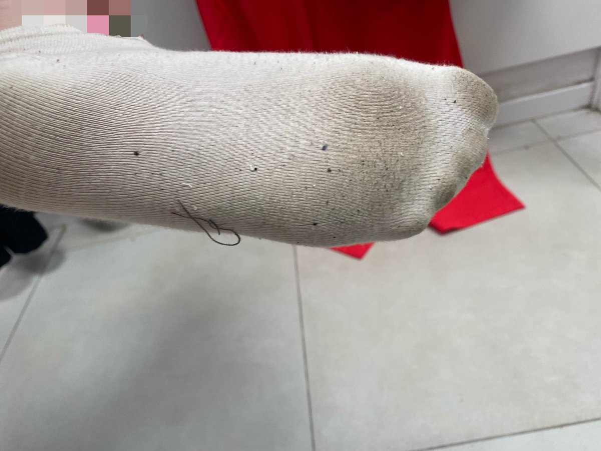 PrincessCat6_9's tweet photo. Skarpetki po całym dniu proszą o serwis.
Który desperat zgłasza się na ochotnika do prania ręcznego… językiem?
#findom #feetworshi̇p #feetfetısh #feet_pic #feetِ #femdom https://t.co/g5KDZhtyow