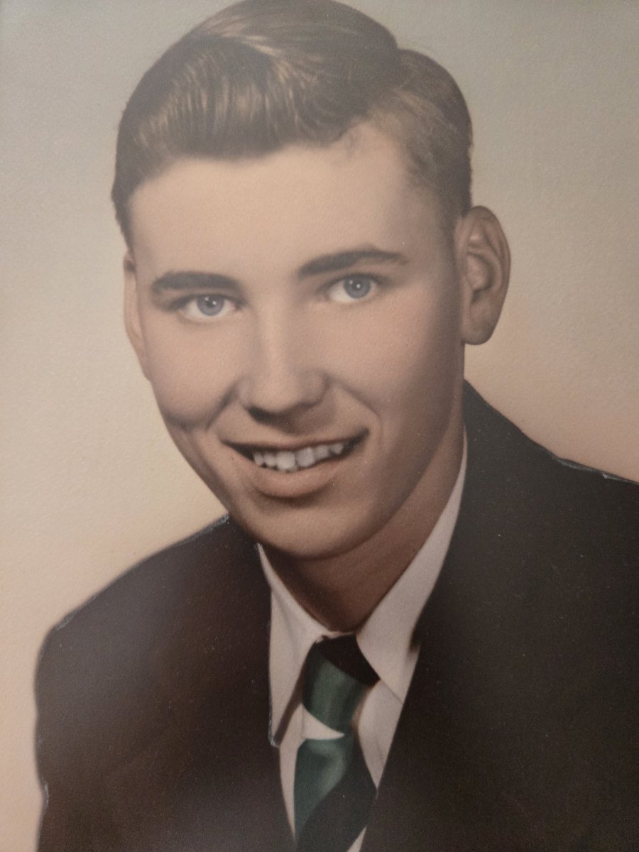 nhdITeachLA's tweet photo. Time for my Memorial Day post... don't have a pic of my dad (drafted 1957 Army) or uncle (joined Airforce, 1958-1962) in uniform, but husband (25th Infantry '87-'89) &amp; son ('09 -15 National Guard, Afghanistan 2012-2013) Thank you all for your service #proud #American #notloosers https://t.co/nIAHEyOiwQ