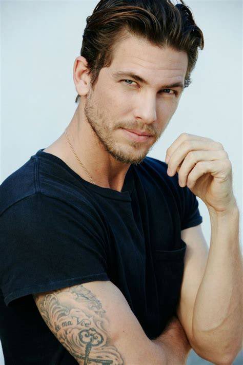 MadiBakerRP's tweet photo. He’s such a hottie! #MYHottie @IrishClanLiam https://t.co/ZEjtz1zL06