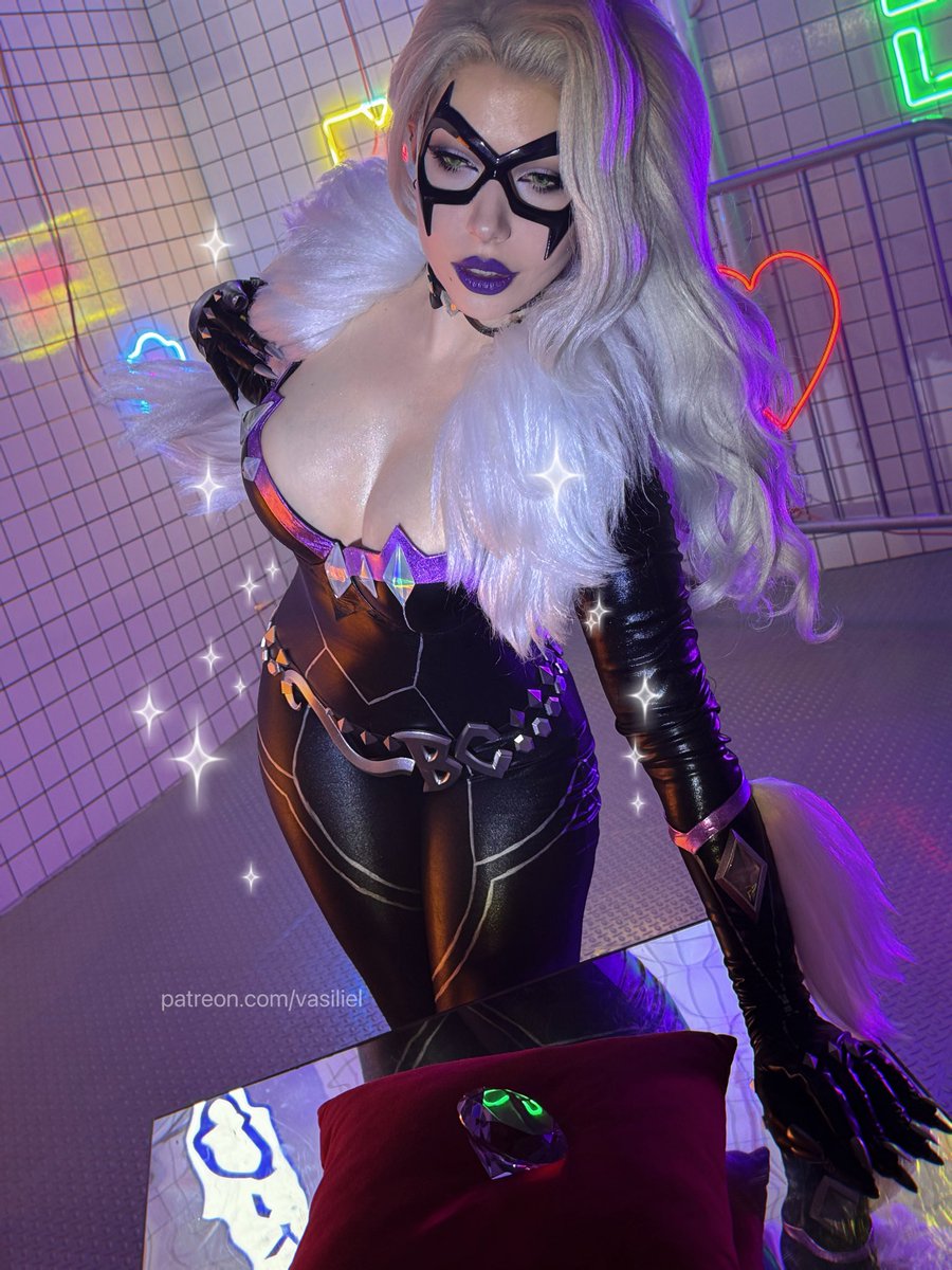 Vasiliel_cos's tweet photo. We haven't officially met yet, but we already have a little date planned 
You, me, and your absence from that cushion 💎 https://t.co/ajI0RTP8lC