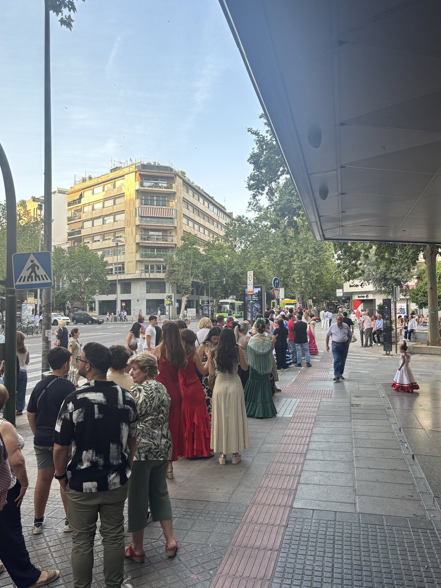 manuel94_28's tweet photo. Desde las 8 de la tarde y mas de 40 minutos y no pasa ni un solo bus de la línea 21 y el resto de barrios están igual con líneas saturadas..
Vaya desastre de gestión de @aucorsa y  @PidetaxiCordoba igual... @ayuncordoba_es @muevtcordoba @desdelacalleCor
#Feriacordoba26 https://t.co/niRlm6JFMF