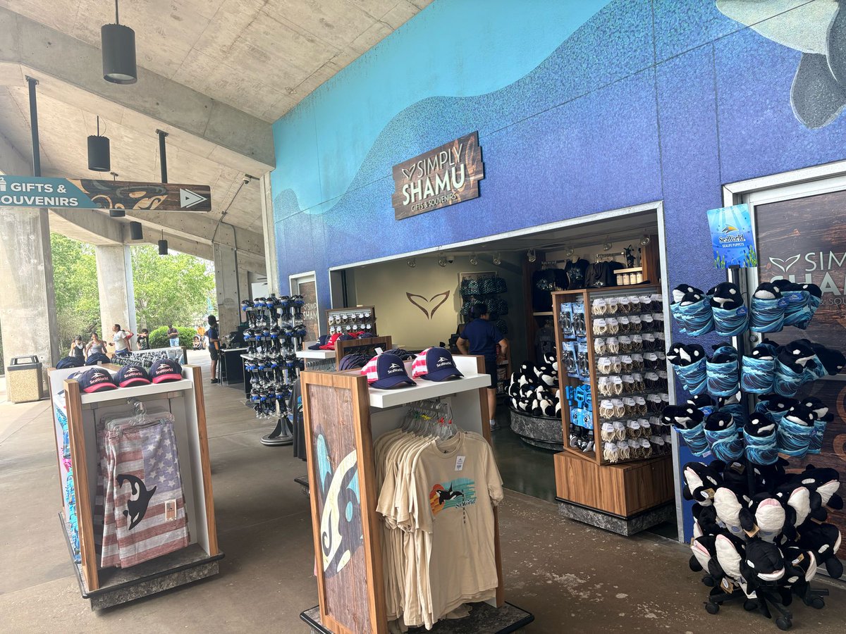 floridathrills's tweet photo. The shop at the orca Stadium has been refurbished and is now simply Shamu and includes updated merchandise #seaworld #seaworldorlando #shamu @seaworld https://t.co/eNnjVLT1YF