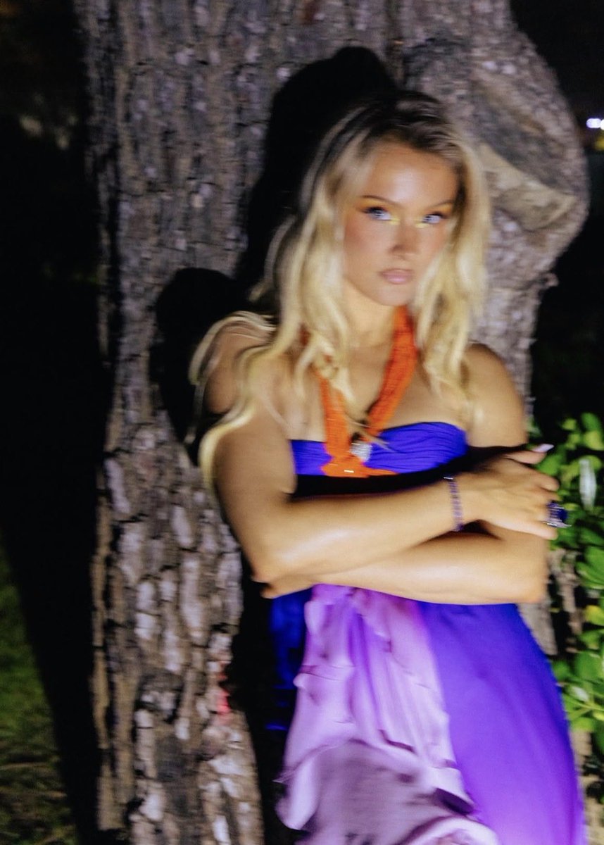 zarascupcake's tweet photo. Real life princess Barbie https://t.co/5kOUHt5i58