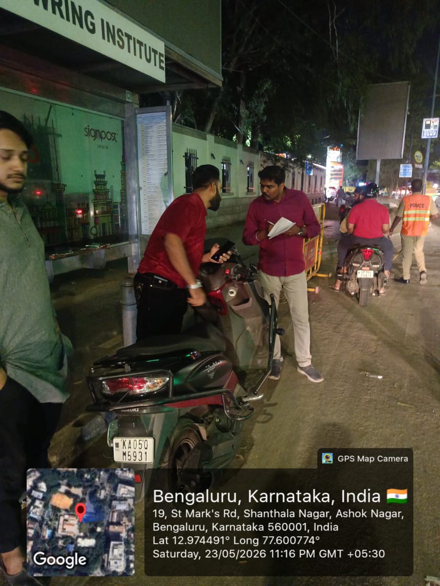 cparkbcp's tweet photo. ಬಕ್ರೀದ್ ಹಬ್ಬದ ಪ್ರಯುಕ್ತ ಕಬ್ಬನ್ ಪಾರ್ಕ್ ಪೊಲೀಸ್ ಠಾಣೆ ವ್ಯಾಪ್ತಿಯಲ್ಲಿ ವಿಶೇಷ ನಾಕಾ ಪಾಯಿಂಟ್ ಹಾಕಿ ವಾಹನ ತಪಾಸಣೆ ನೆಡೆಸಲಾಯಿತು https://t.co/SEu0NWZG3q