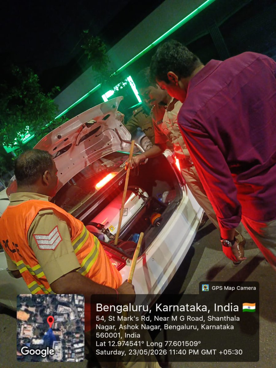 cparkbcp's tweet photo. ಬಕ್ರೀದ್ ಹಬ್ಬದ ಪ್ರಯುಕ್ತ ಕಬ್ಬನ್ ಪಾರ್ಕ್ ಪೊಲೀಸ್ ಠಾಣೆ ವ್ಯಾಪ್ತಿಯಲ್ಲಿ ವಿಶೇಷ ನಾಕಾ ಪಾಯಿಂಟ್ ಹಾಕಿ ವಾಹನ ತಪಾಸಣೆ ನೆಡೆಸಲಾಯಿತು https://t.co/SEu0NWZG3q