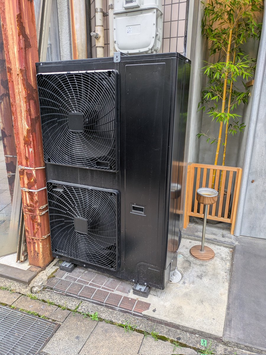 ⭐︎プロフ読んでください⭐︎　室外機 RT @wave892: 黒色室外機 #室外機