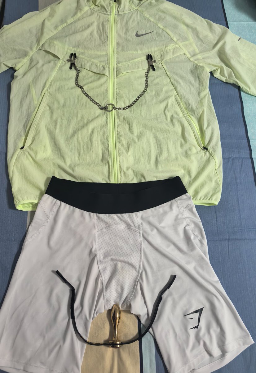 YanKk9527's tweet photo. 夜跑OOTD（减脂减脂减脂ing）
所以果然X欲是不可能被完全堵住的🤯，���法从锁吊上获得，就只能开发别的部位了🥵🥵🥵
乳夹戴不住老掉😤 https://t.co/tAXKm65XF6