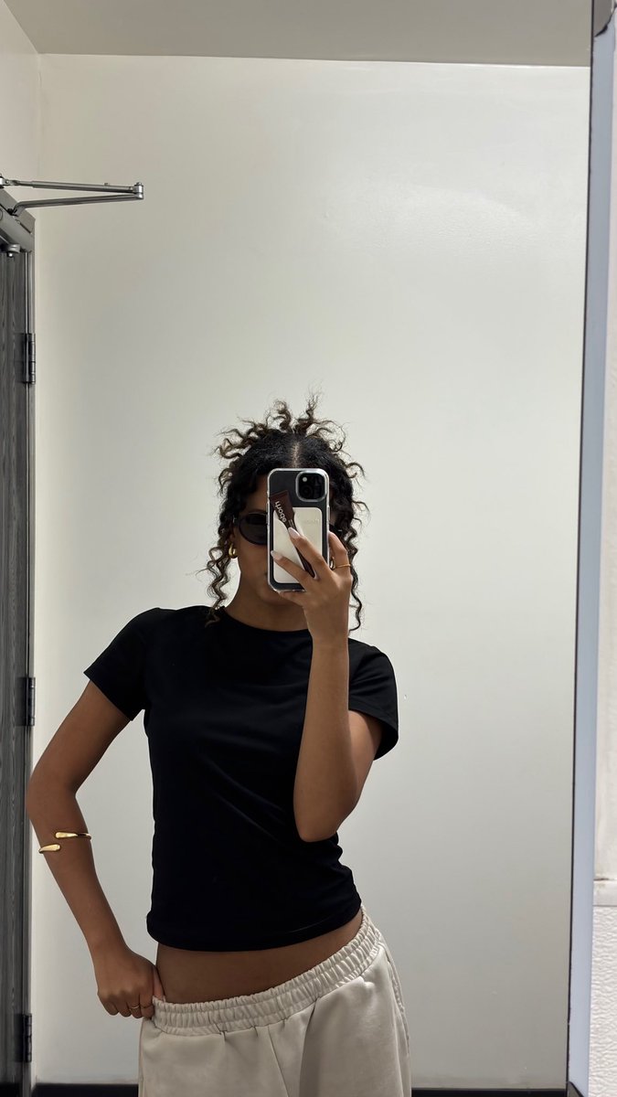 saintsatinnews's tweet photo. Samara 🐺Mew Weverse message 

Heyy guys :)) I hope everyone is doing well. Just wanted to thank everyone for the support on the songs, I’m so happy that you guys love it❤️ also… just sharing here so photos of my life recently lol 
Love youu https://t.co/jdXLvOYVMF