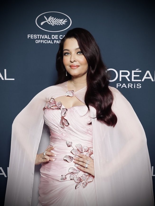 senboke07's tweet photo. #AishwaryaRaiBachchan https://t.co/LBnrVk2u0Y