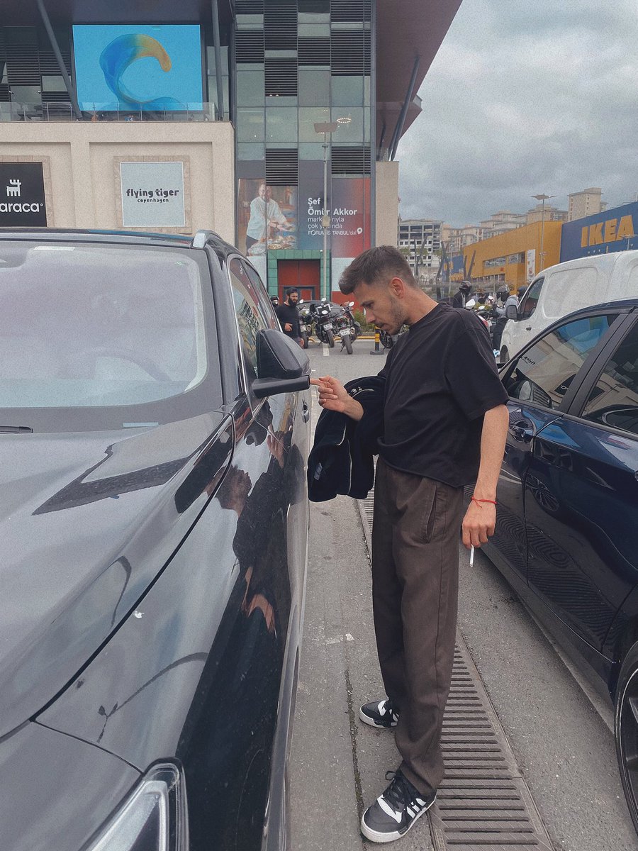 simgei_'s tweet photo. bu haftanın görevleri; 
bolca trip, nişanlımın her zaman ki gibi elleriyle yemek yedirmesi, minicik şımarıklıklar, her gün 17383 kere fikir değişimlerim he bide üçlü sehpamızla perdelerimizi alabilmemiz jsjsjsj en güzeli de her sabah seni severek uyanmak aşşkımmmm 🩷 https://t.co/WWvXMoDE6S