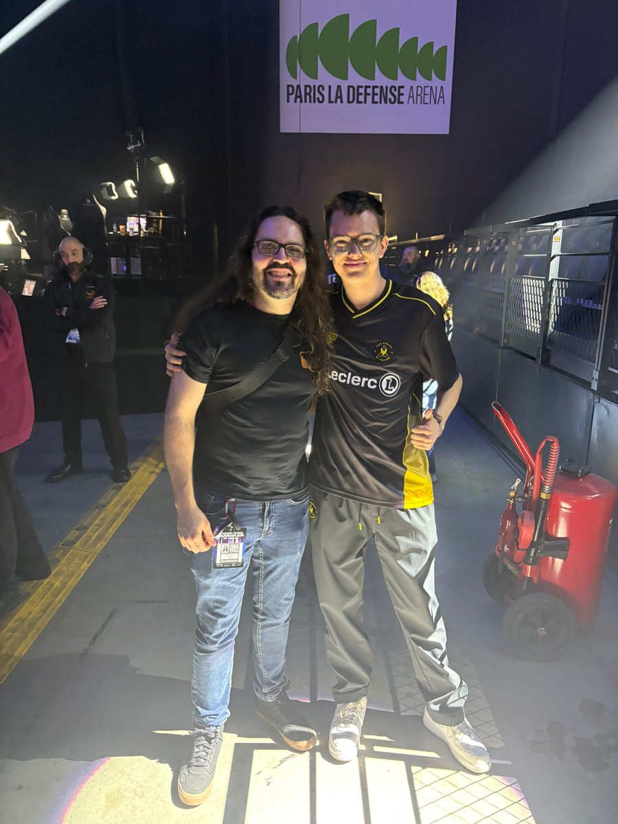 LeoView tweet media